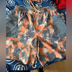 Lululemon 8” water repellent hiking short (men’s medium)